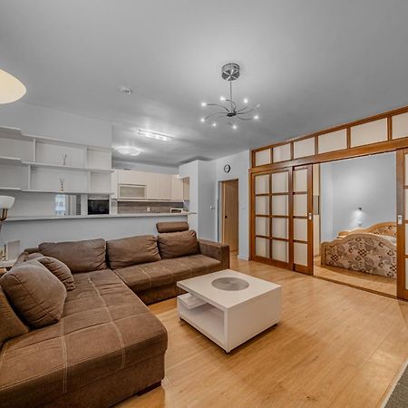 Huge Apartment Next To Train Station Close To The City Center Bratislava Ngoại thất bức ảnh