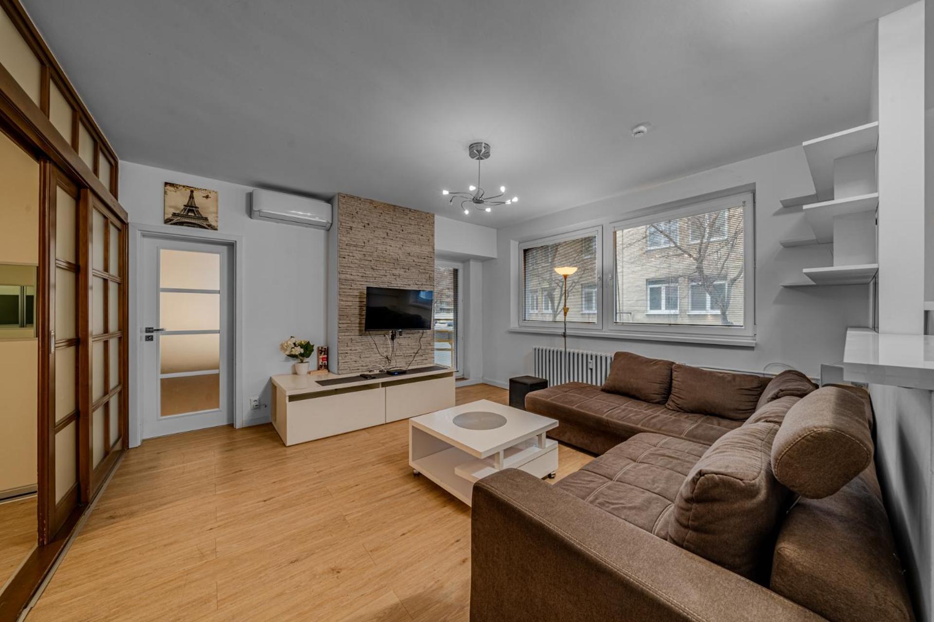 Huge Apartment Next To Train Station Close To The City Center Bratislava Ngoại thất bức ảnh